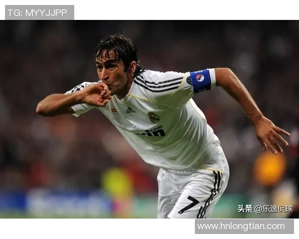 《黑帮球星逆袭传说：从街头混混到绿茵场上的传奇》