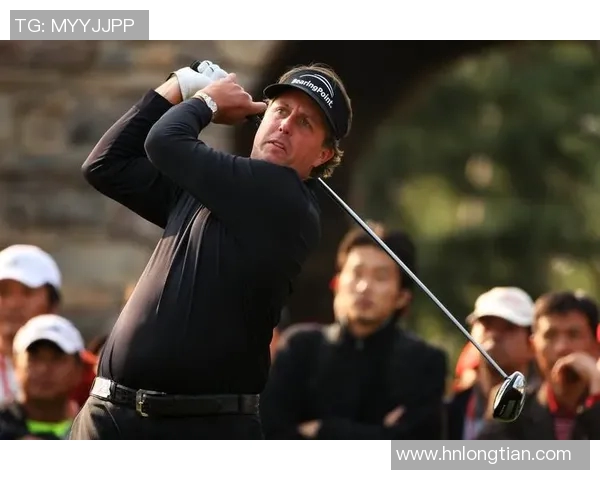 外号老虎的足球天王：从街头少年到全球巨星的传奇之路