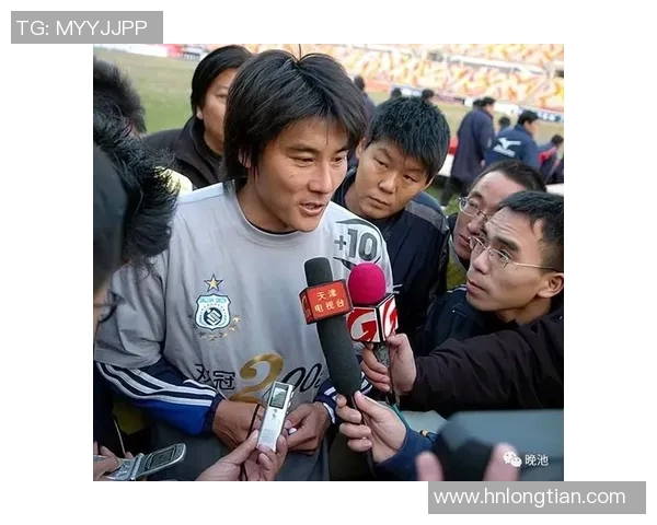 大连足球名将风采全纪录 展现球场内外的拼搏与荣耀