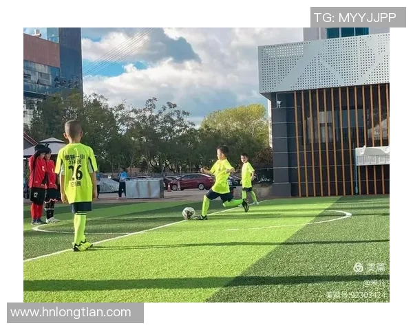 当绿茵遇上奇迹球星附体素材足球点燃无限热血梦想