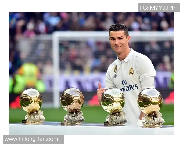 去年最受关注的足球球星及其精彩表现盘点