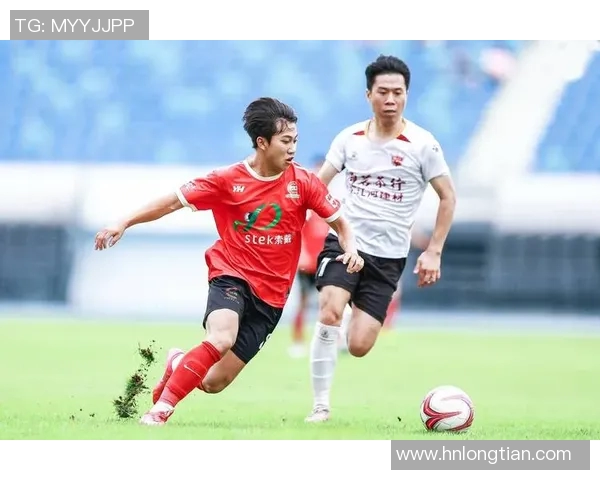 红色激情燃动绿茵赛场聚焦闪耀足球巨星荣耀瞬间